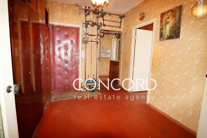 Метро Теремки. Дмитра Луценка (Крейсера "Аврора") вул., 9-А - фото 1