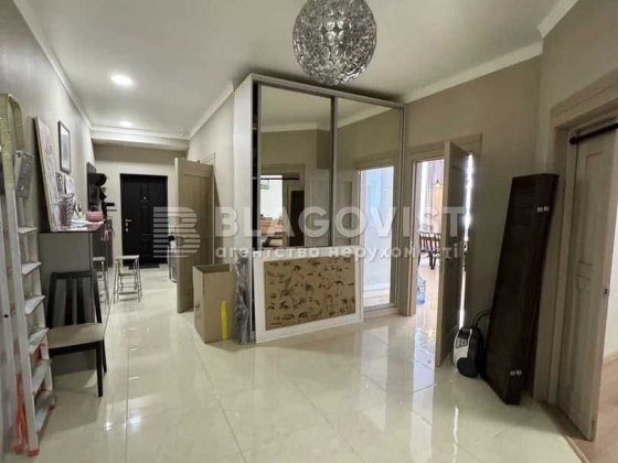 Продам чудову 3-кімнатну квартиру на ІЄвгена Коновальця 44а! Київ