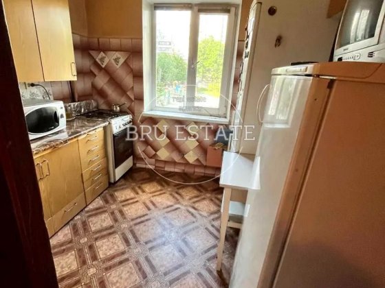 Продаж 3 к квартири Дарницький Харківська  низький 2й поверх Київ