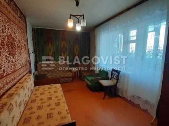 Продам 2кімн.квартиру  Сосницька, 10    56 кв.м  ст.М."Дарниця" Київ