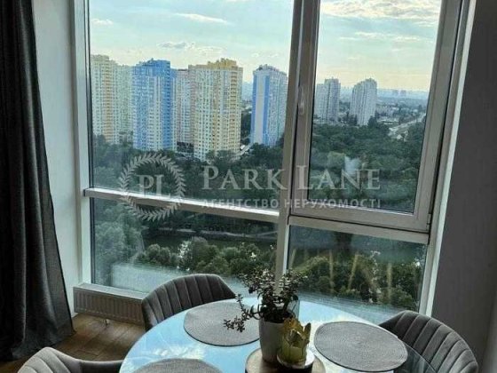 Продам 100м  Автограф ремонт Київ