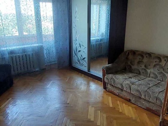 Без %.3к.роздільна, Новаторів 4, газова плита. Дарницький вокзал Киев