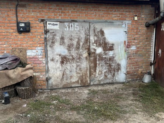 Гараж біля автоколони Переяслав-Хмельницький