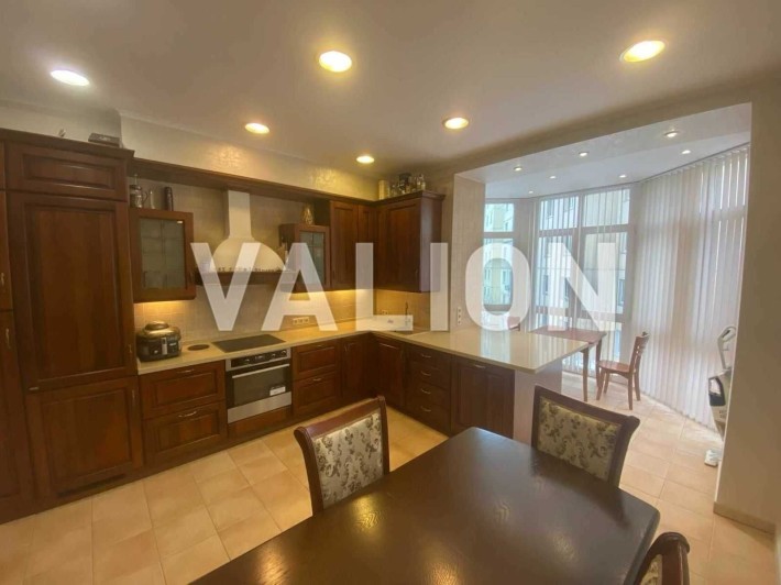 Продаж 3-к квартири біля берегу Дніпра, Оболонь, вул. Івасюка, 26А - фото 1