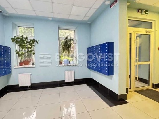 Пріорська (Полупанова), 16  квартира  ЖК"Вишиванка" Оболонський район Київ