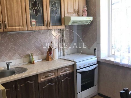 Продаж 2 к квартири Оболонь  3 й поверх 54 м Київ