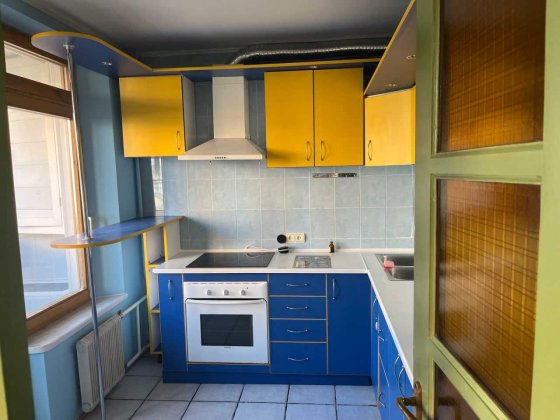 Трикімнатна квартира за адресою Приозерна, 2б. Київ