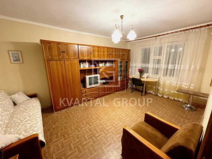 Продаж 2к квартири біля метро. Простора і тепла. Сертифікат Постанова - фото 1