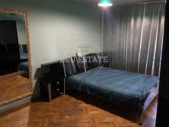 Продам простору 3к кв на вул Вербицького 34 біля метро Вирлиця Киев