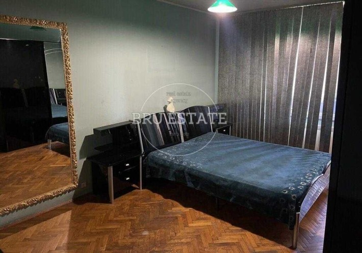 Продам простору 3к кв на вул Вербицького 34 біля метро Вирлиця - фото 1