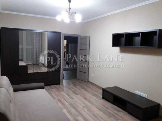 Чудова велика 1 кв Драгоманова Позняки Пчілки Ахматової Григоренка