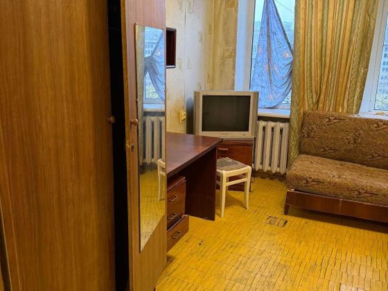 Продам комнату ул Космической –метро Черниговское Киев