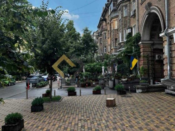 1-кімнатна квартира по вул. Нікольсько -Ботанічній 7/9 . Центр. Киев