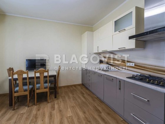 Велика 2-кімнатна квартира біля метро "Дарниця" (вул. Краківська, 7) Киев