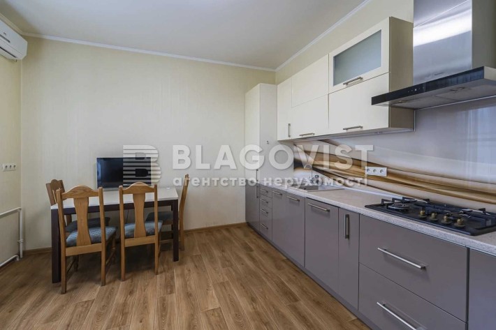 Велика 2-кімнатна квартира біля метро "Дарниця" (вул. Краківська, 7) - фото 1