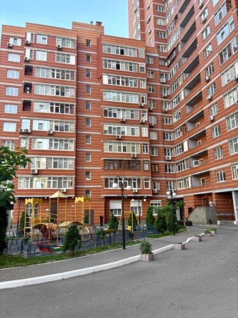 Простора квартира навпроти озера Сонячне. вул. Ревуцького 9. - фото 1