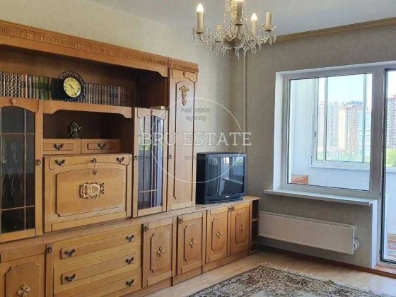 Продам гарну 2к кв біля озера Сонячне з видом на Батьківщину-Мати Київ