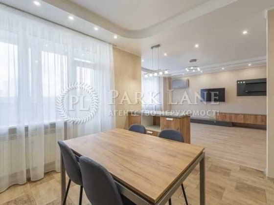 Продаж 3-к Бажана 16 з ремонтом Киев