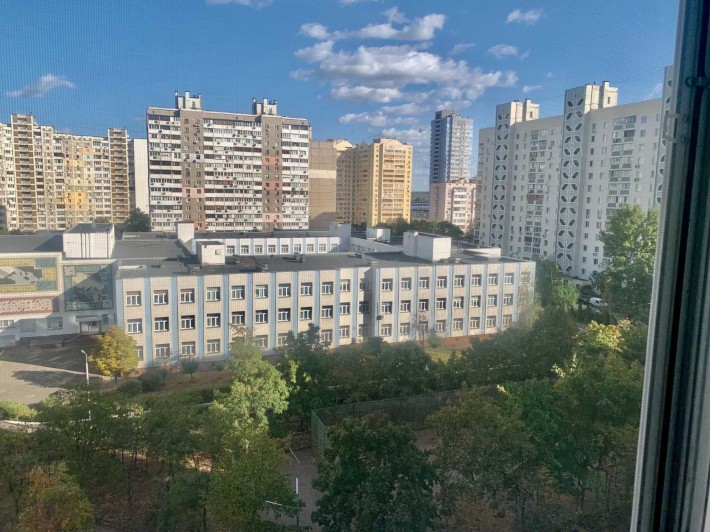 Продаж Квартири, метро Позняки,меблі та техніка залишаются,без комісій - фото 1