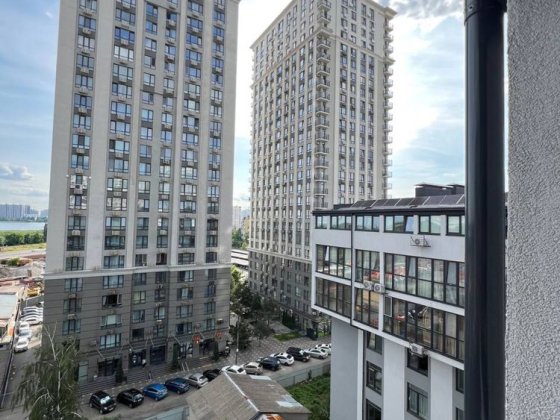 Продаж квартири- студіі біля метро Киев