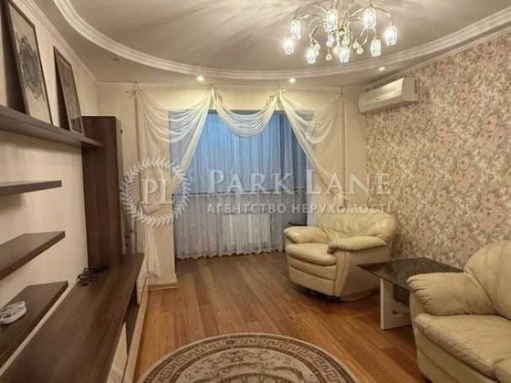 Продаж квартири 80м2 Подільський р. вул. Ужвій,7 Киев