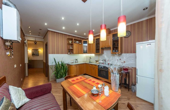 Велика 3к квартира в сталінці, 110м2, Куренівка, вул. Сирецька - фото 1