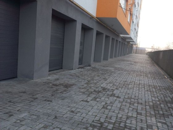 Продам гараж в закритому житловому комплексі з охороною та відеонагляд Черкассы