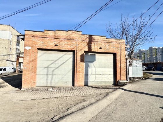 Гараж під комерцію, сто