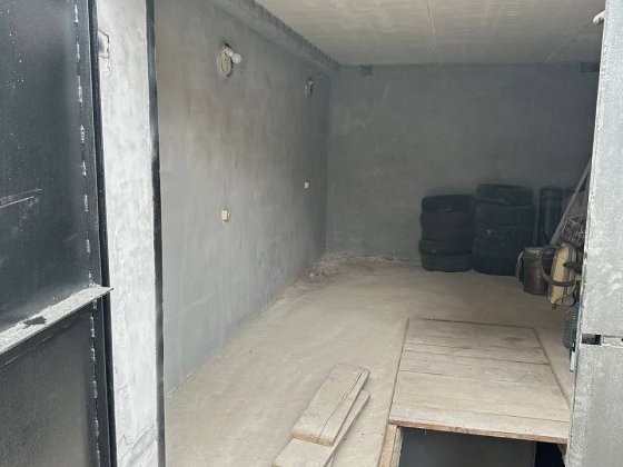 Продам большой сухой гараж с подвалом ГК Салют ( бомбоубежище) Днепр