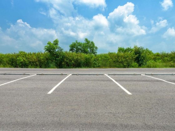 Парковка  ( parking ) автостоянка в центрі Трускавця Трускавець