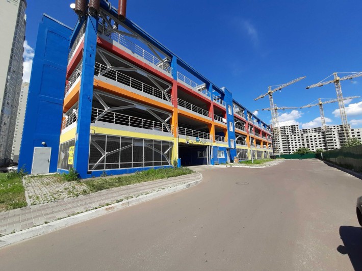 Оренда парко место на 4-му поверху Русовой 9 осокорки патриотика - фото 1