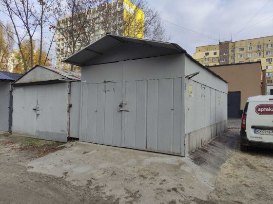 Сдам большой гараж в аренду Победа 6, пр. Героев 37 во дворе