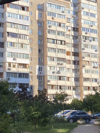 Продам 3-кімнатну квартиру в Святошинському районі Києва - фото 1