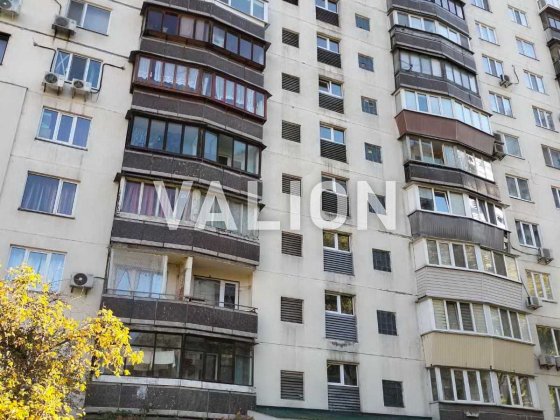 Продам 3 кім. квартиру. Скрипника 7. Солом'янский р-н. м.Вокзальна Київ