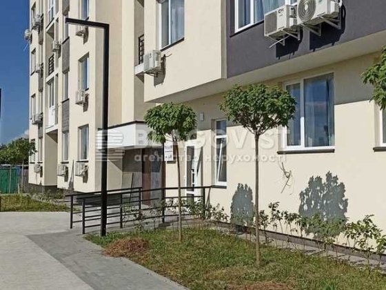 Продається 2-кімнатна квартира  по вул. Промениста 42 Киев