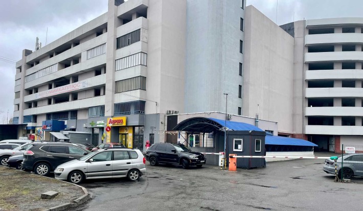 Велике паркомісце для 2 авто, Драгоманова, 1Н з розеткою! - фото 1