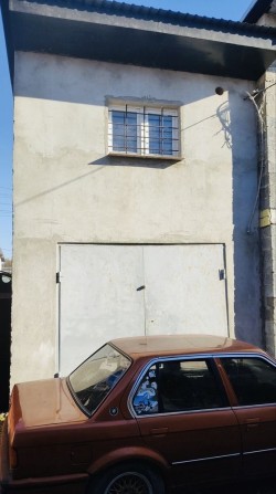 Гараж двоповерховий - фото 1