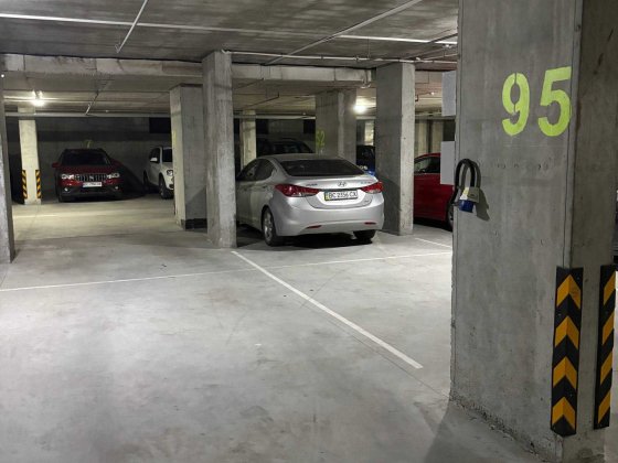 Оренда паркомісця із зарядкою | вул. Липинського; 5 Авеню Львів