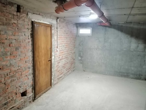 здаю в оренду підвал є електрика 220V Львів вул Надійна комірка 5.7м² Львов