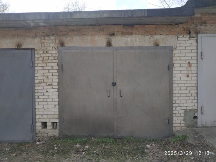 Сухий цегляний гараж у кооперативі №12 вул. Воробкевича 4а - фото 1