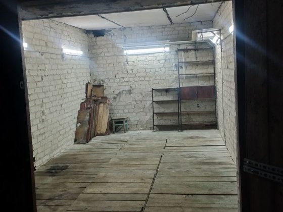 Оренда гаража під склад та автомобіль Львів
