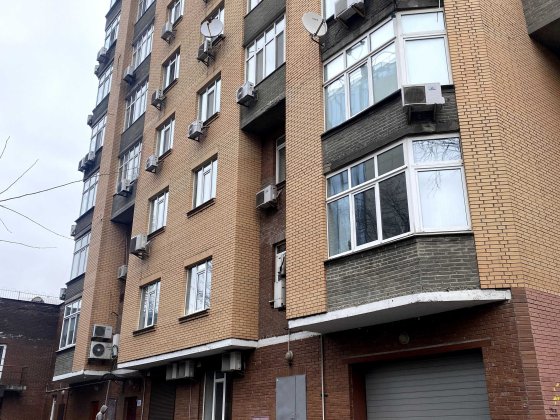 Здам паркомісце на вул. Василя Тютюнника ,16 Київ