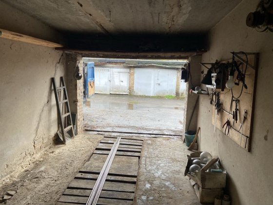 Оренда гаража Ризька 73а АГК Обгарбуд Київ