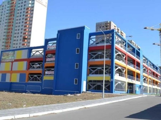 Паркомісце, паркінг Патріотика, Молодіжний квартал Осокорки, Русової 9 Київ