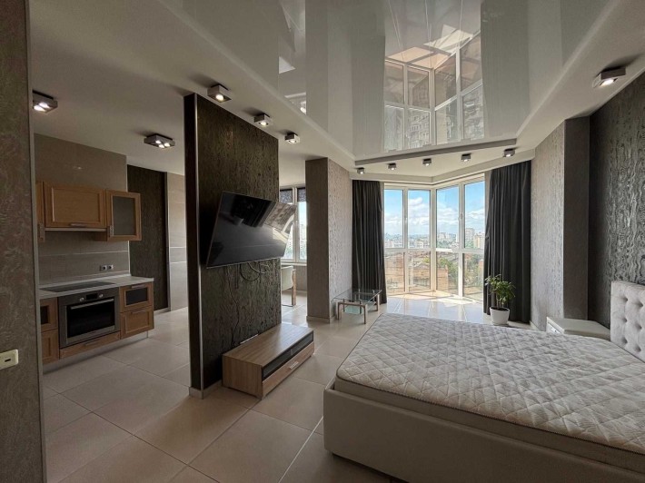 Продам 1 кімнатну квартиру з ремонтом

ЖК Солом'янська 15а - фото 1