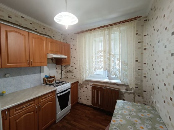 Продаж  1км.кв вул. Зодчих 72 Київ