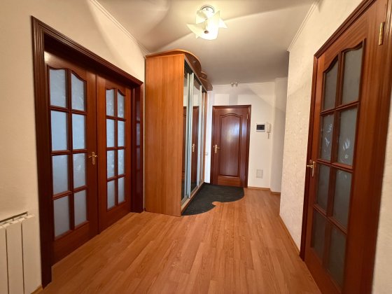 Продається 2-х кімн. квартира, видова, м. Святошино Київ