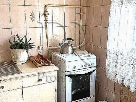 Продаж 2 кімн. квартири по вул. Доброхотова 6 Київ