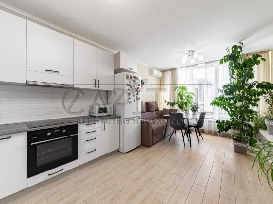 ПРОДАМ КВАРТИРУ ЖК Варшавський / 4кім / 83м2 / 17пов / вул. О. Олеся 4 Киев