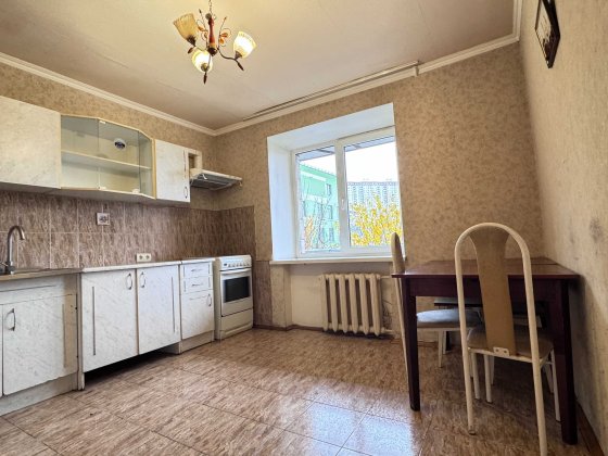 Продам 1 кімн.квартиру з великою кухнею ст.м .Шулявська. Киев